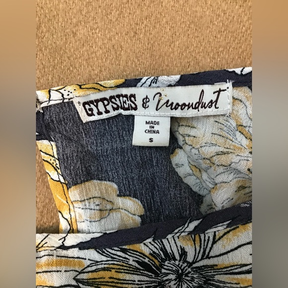 Gypsies and moondust long bell sleeve grey floral print loose top size small - Picture 4 of 4